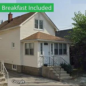  Holiday home Cozy 3 Bedroom Downtown With Complimentary Breakfast Delivered Daily To The